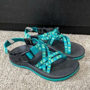 Youth Chaco Sandals in Teal Size 1